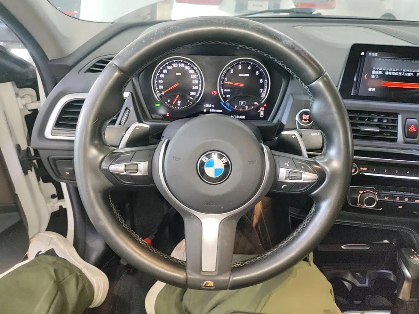 BMW 1 Series 2019 120i Leading Model M Sport Package — миниатюра 13