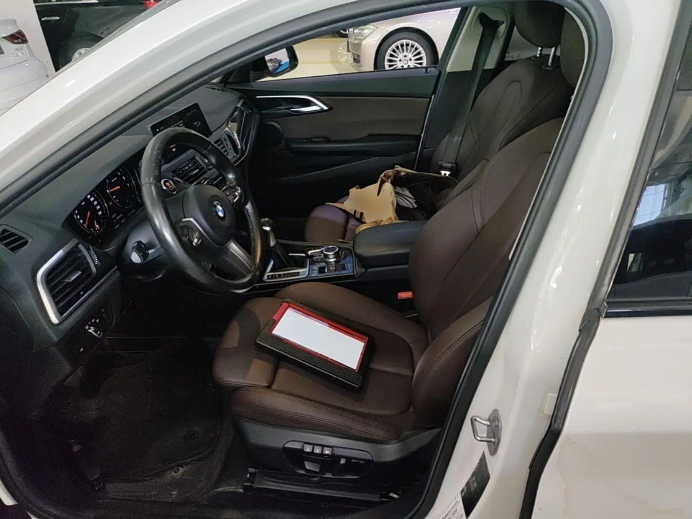 BMW 1 Series 2019 120i Leading Model M Sport Package — миниатюра 17