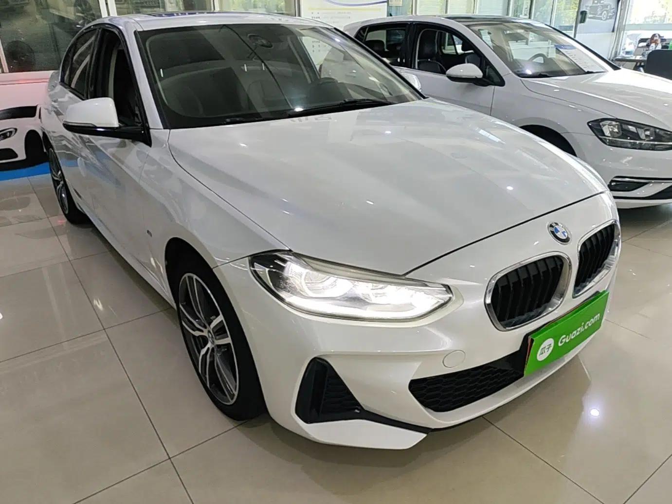 BMW 1 Series 2019 120i Leading Model M Sport Package — миниатюра 3