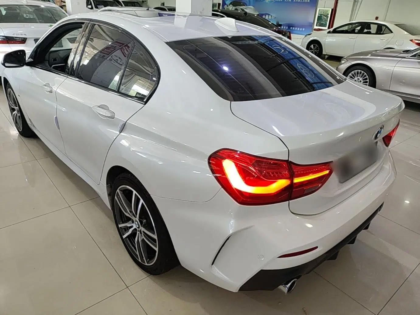 BMW 1 Series 2019 120i Leading Model M Sport Package — миниатюра 4