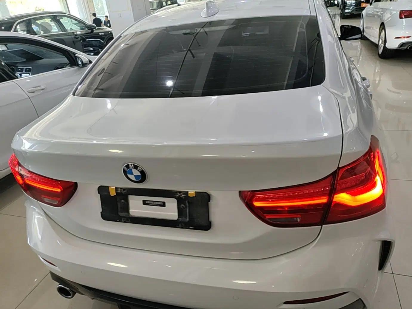 BMW 1 Series 2019 120i Leading Model M Sport Package — миниатюра 5