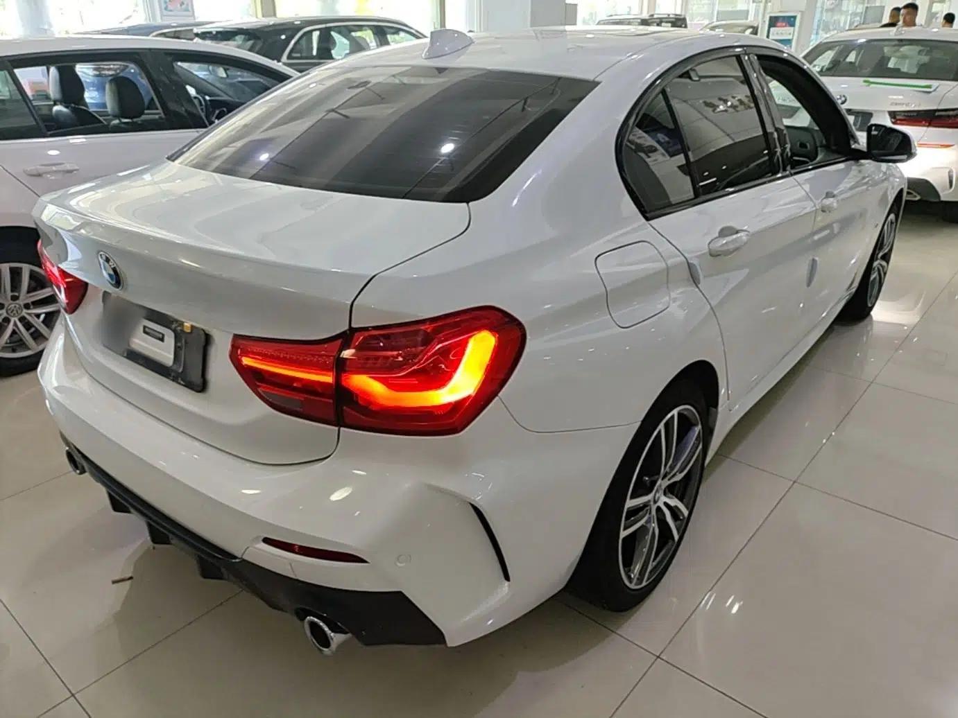 BMW 1 Series 2019 120i Leading Model M Sport Package — миниатюра 6