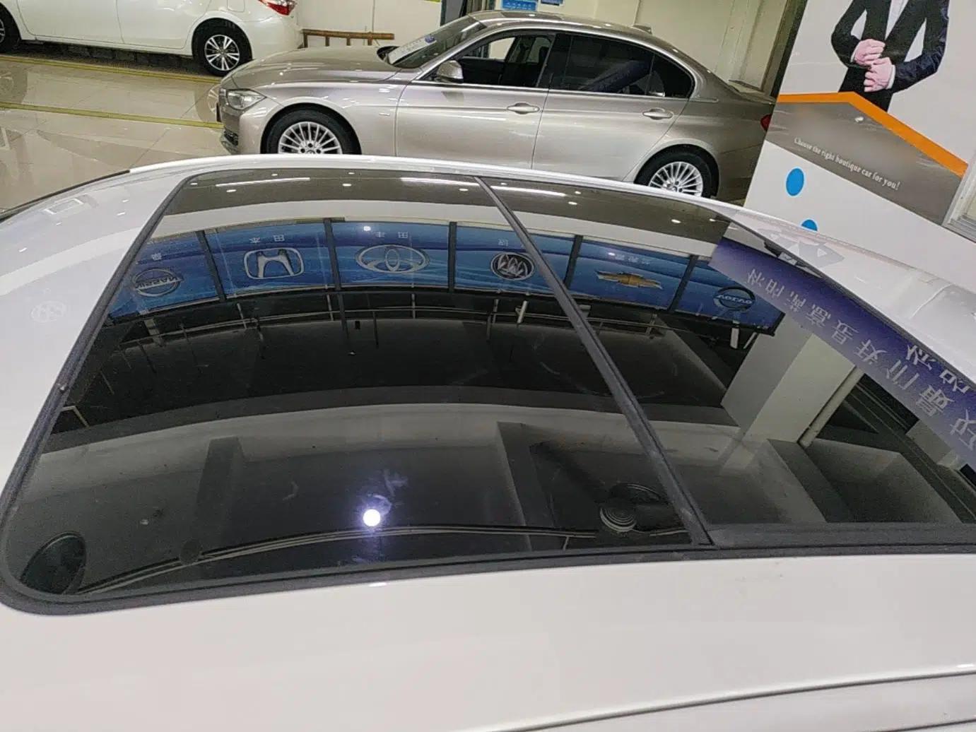 BMW 1 Series 2019 120i Leading Model M Sport Package — миниатюра 7