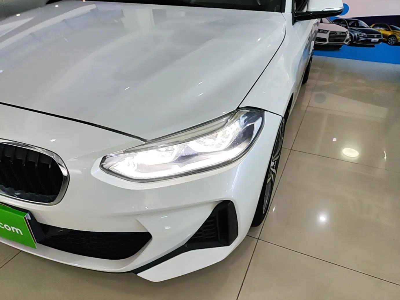 BMW 1 Series 2019 120i Leading Model M Sport Package — миниатюра 8