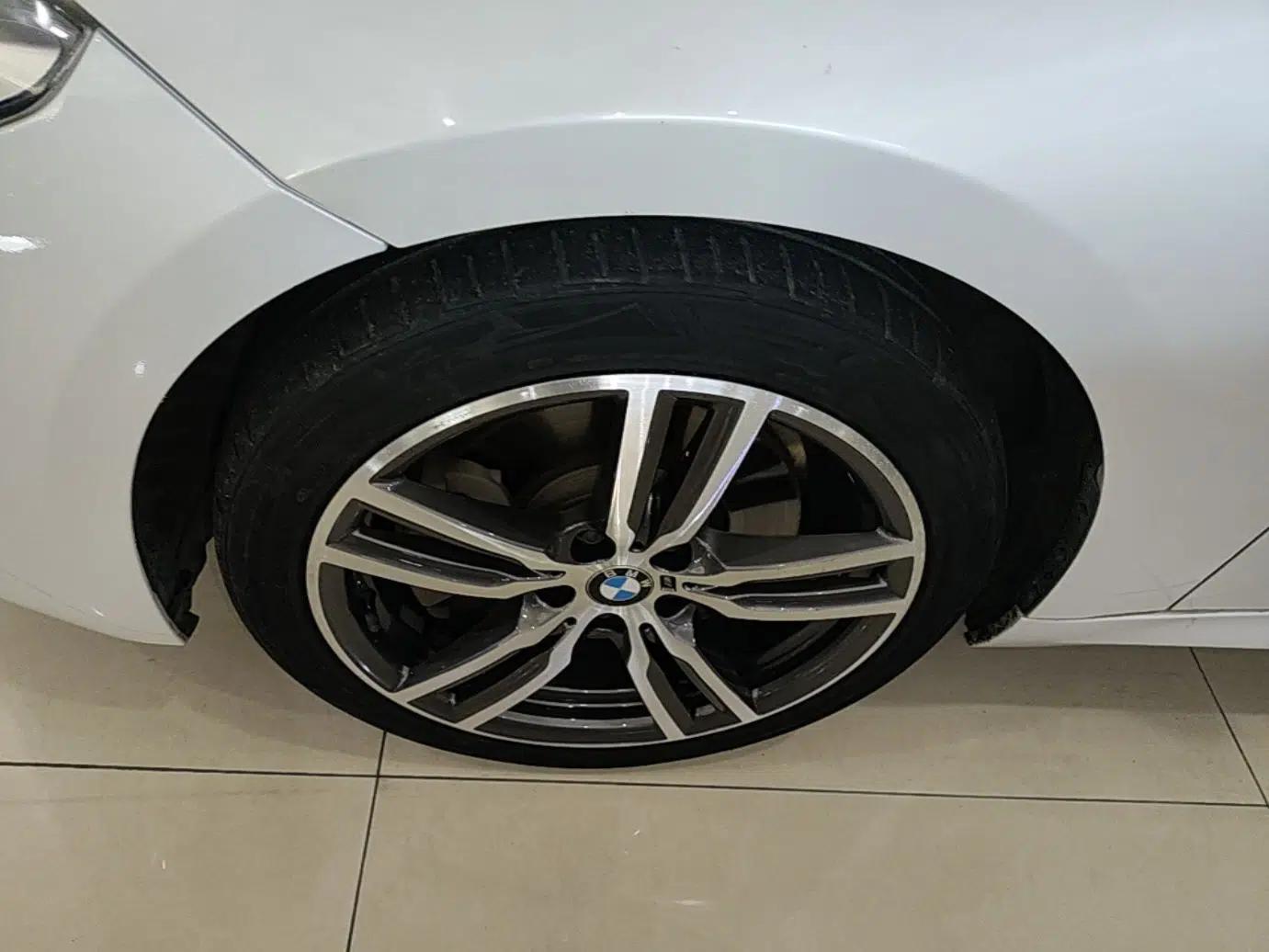 BMW 1 Series 2019 120i Leading Model M Sport Package — миниатюра 10