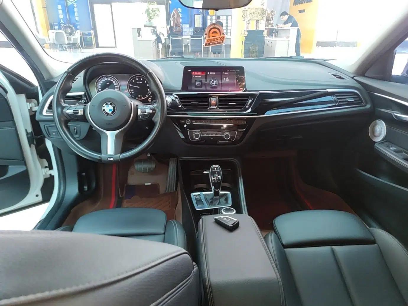 BMW 1 Series 2021 120i M Sport Night Edition — миниатюра 12