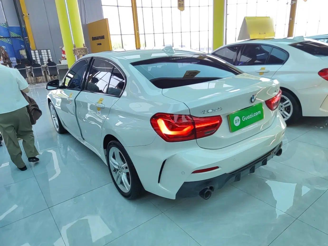 BMW 1 Series 2021 120i M Sport Night Edition — миниатюра 4