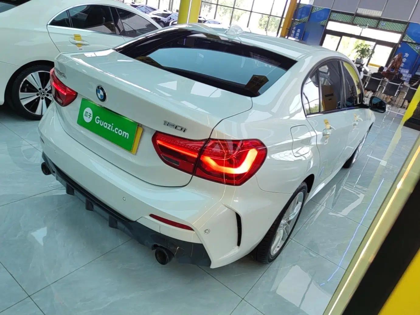 BMW 1 Series 2021 120i M Sport Night Edition — миниатюра 6