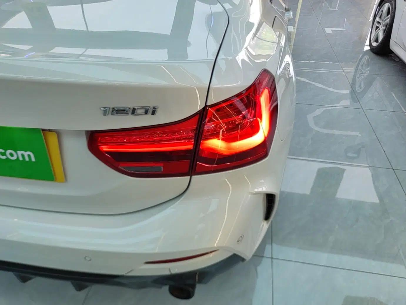 BMW 1 Series 2021 120i M Sport Night Edition — миниатюра 9
