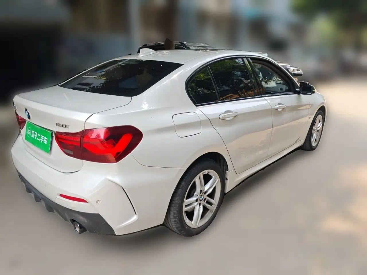 BMW 1 Series 2023 120i M Sport Night Edition — миниатюра 6