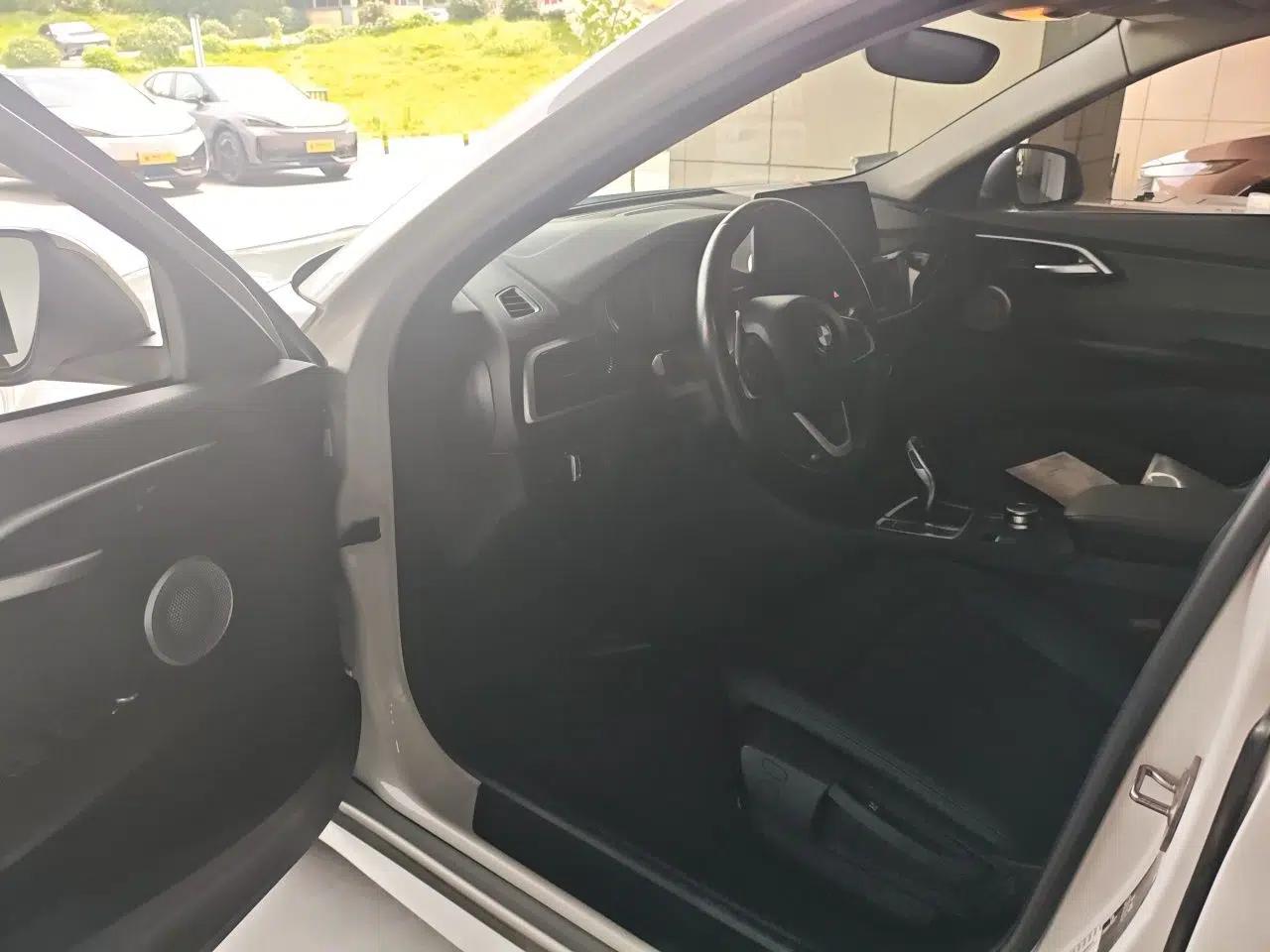 BMW 1 Series 2022 120i M Sport Edition — миниатюра 16