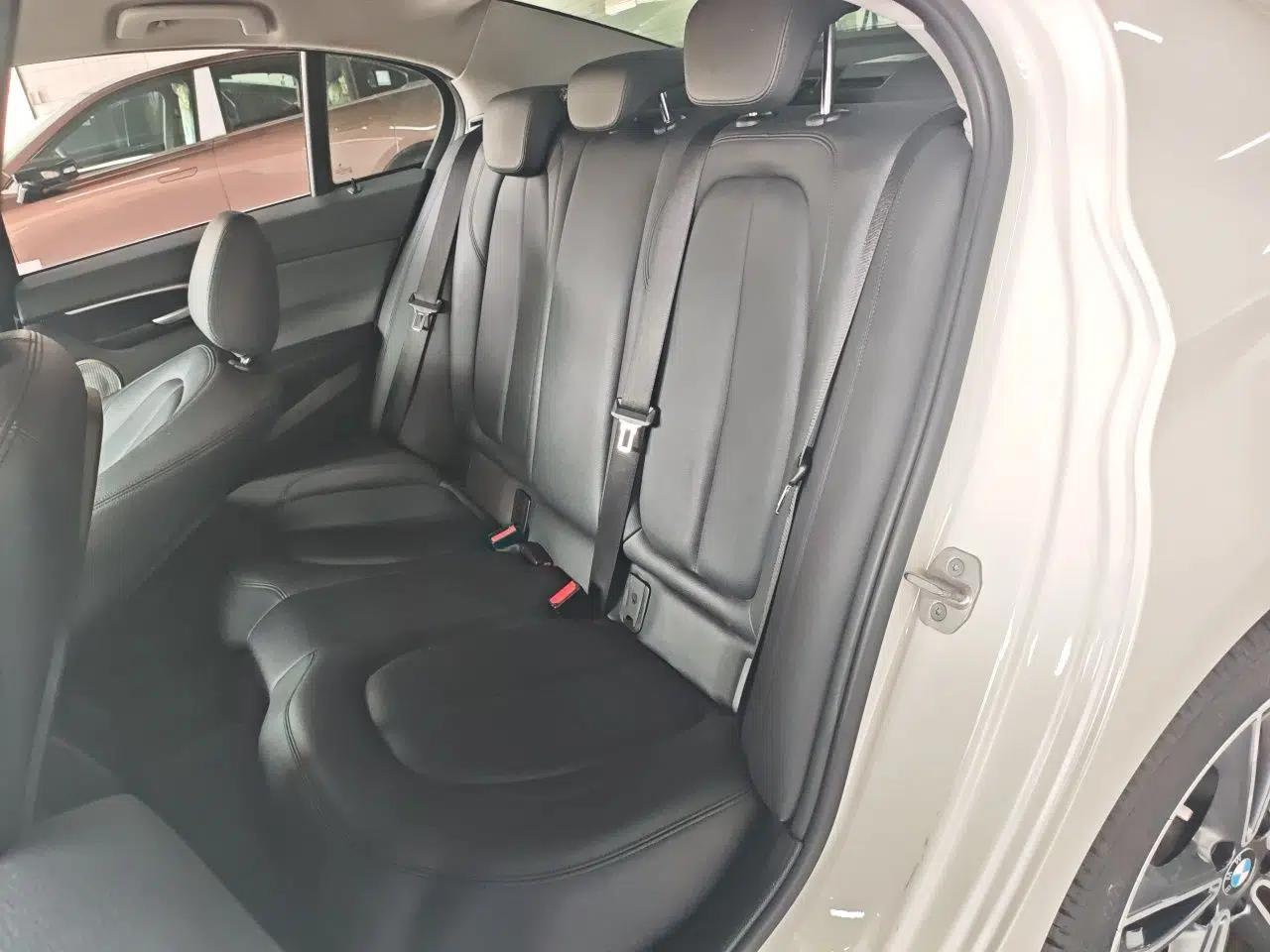 BMW 1 Series 2022 120i M Sport Edition — миниатюра 17
