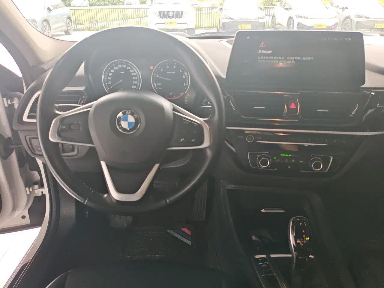 BMW 1 Series 2022 120i M Sport Edition — миниатюра 10