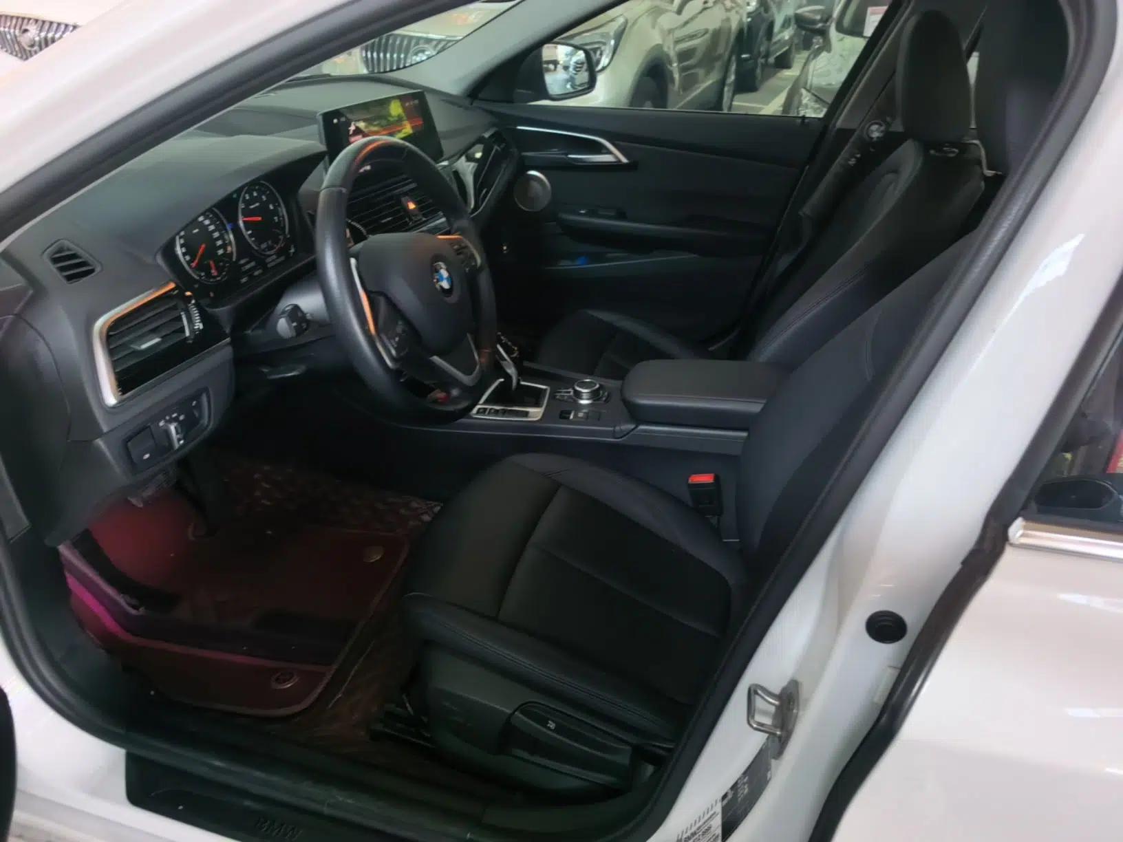 BMW 1 Series 2023 120i M Sport Edition — миниатюра 17