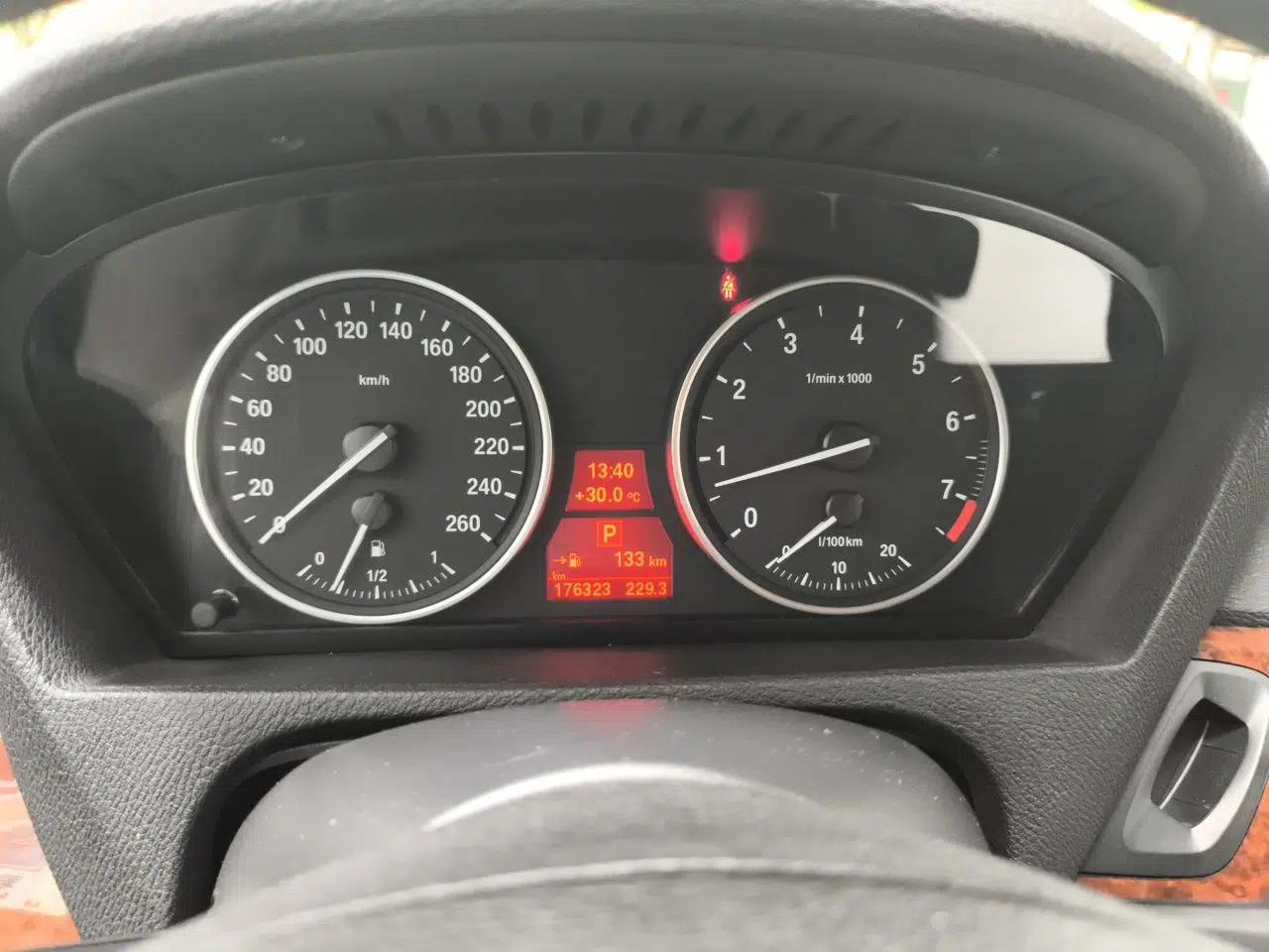 BMW X5 2011 xDrive35i Luxury Model — миниатюра 11