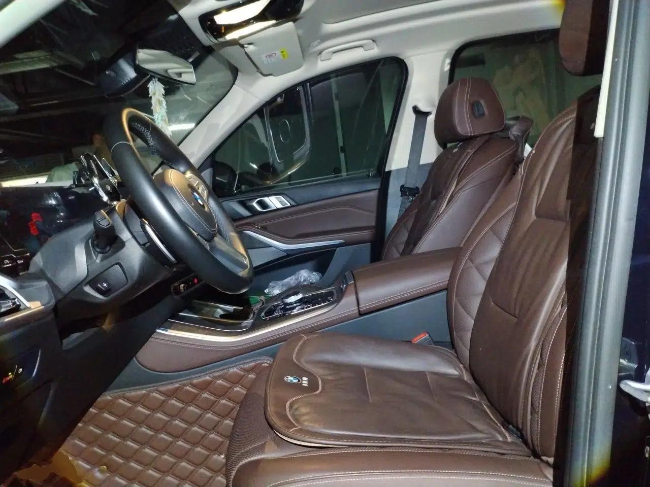 BMW X5 2023 xDrive 30Li Luxury M Sport Night Edition Package — миниатюра 15