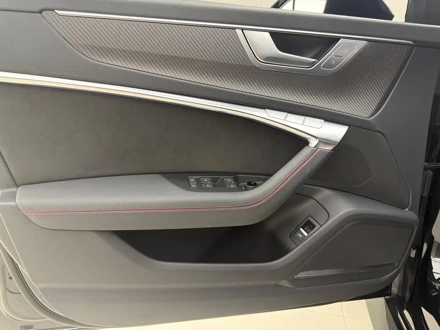 2022 Audi RS 6 RS 6 4.0T Avant — миниатюра 8
