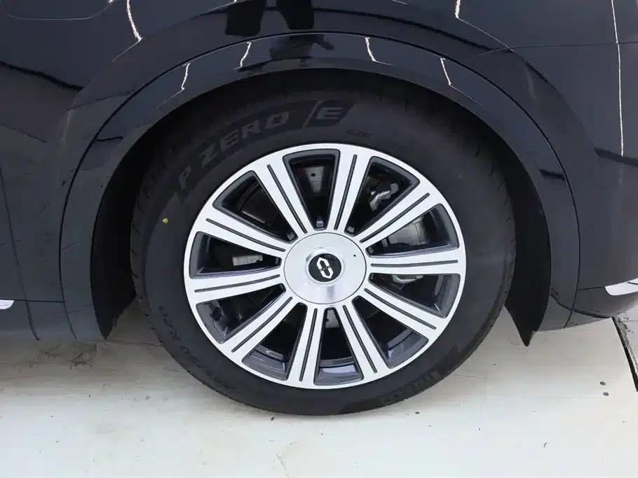 Wenjie M8 2025 Range Extended Max+ Version 53.4kWh 5-Seat Version (192-line LiDAR) — миниатюра 13