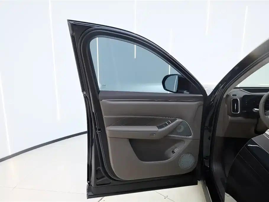 Wenjie M8 2025 Range Extended Max+ Version 53.4kWh 5-Seat Version (192-line LiDAR) — миниатюра 18