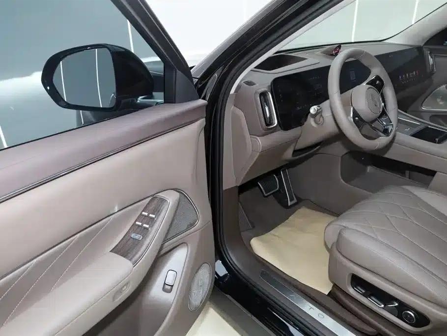 Wenjie M8 2025 Range Extended Max+ Version 53.4kWh 5-Seat Version (192-line LiDAR) — миниатюра 20