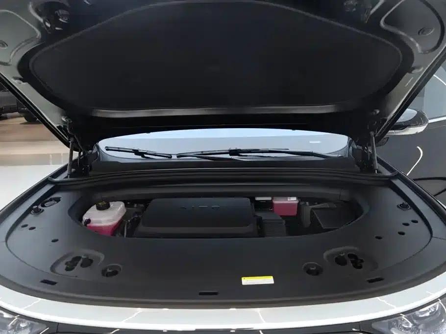 Wenjie M8 2025 Range Extended Max+ Version 53.4kWh 5-Seat Version (192-line LiDAR) — миниатюра 21