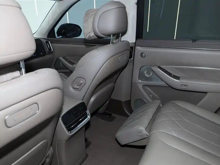 Wenjie M8 2025 Range Extended Max+ Version 53.4kWh 5-Seat Version (192-line LiDAR) — миниатюра 22