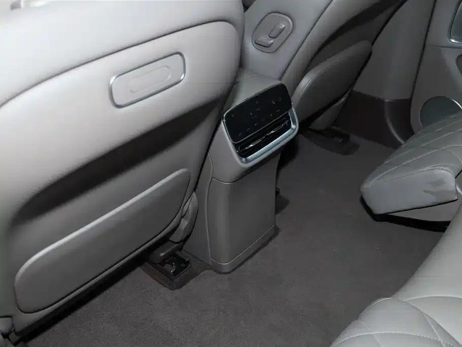 Wenjie M8 2025 Range Extended Max+ Version 53.4kWh 5-Seat Version (192-line LiDAR) — миниатюра 23