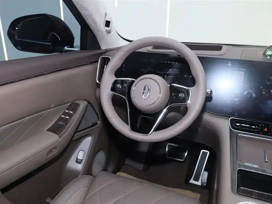 Wenjie M8 2025 Range Extended Max+ Version 53.4kWh 5-Seat Version (192-line LiDAR) — миниатюра 28
