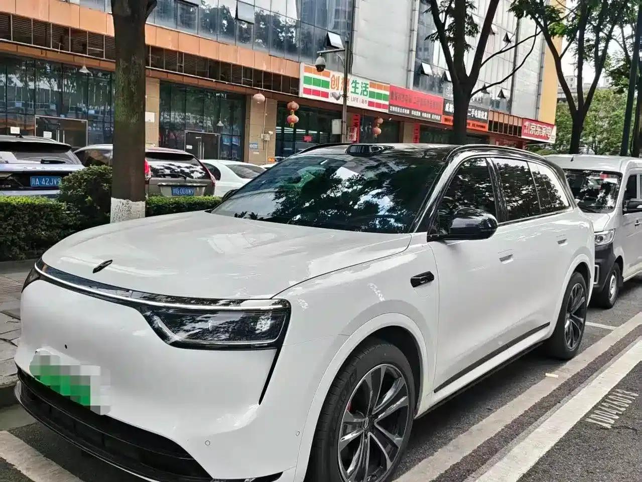 Wenjie M8 2025 Extended Range Max+ Version (53.4kWh, 6-seater, 192-line LiDAR) — миниатюра 1