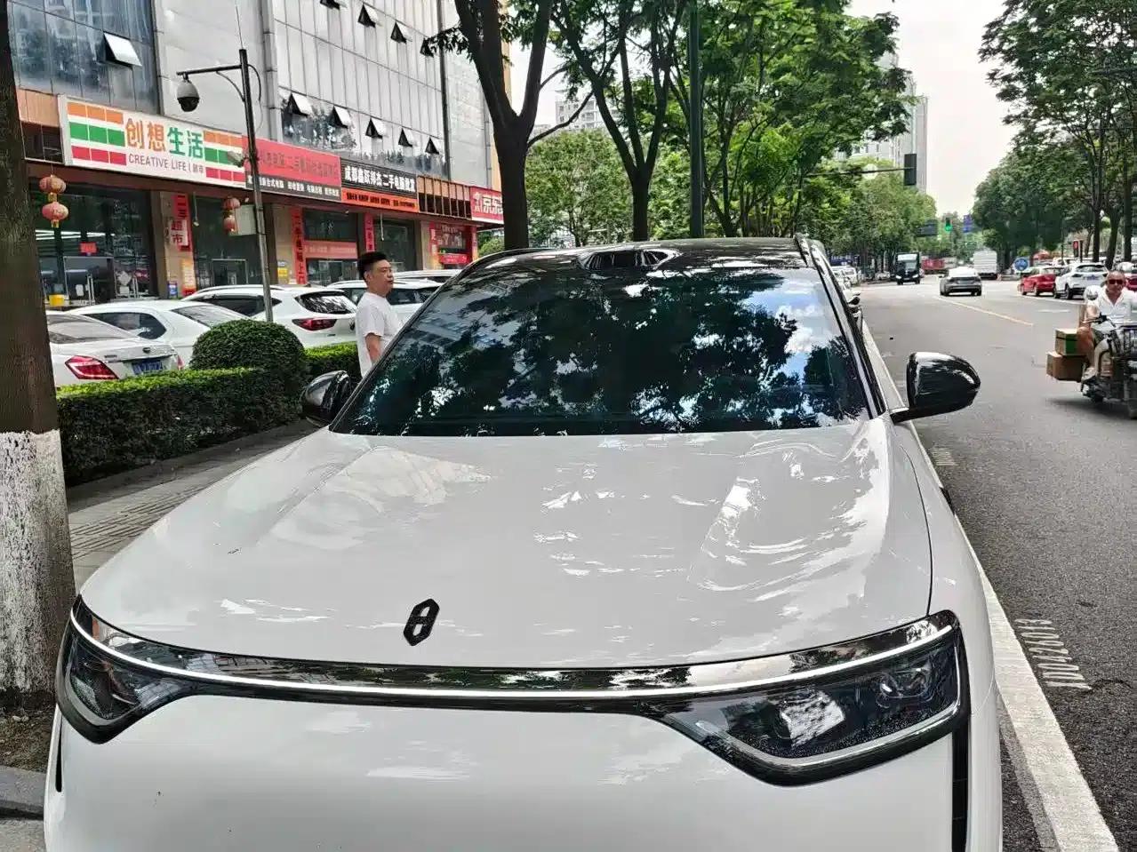 Wenjie M8 2025 Extended Range Max+ Version (53.4kWh, 6-seater, 192-line LiDAR) — миниатюра 2