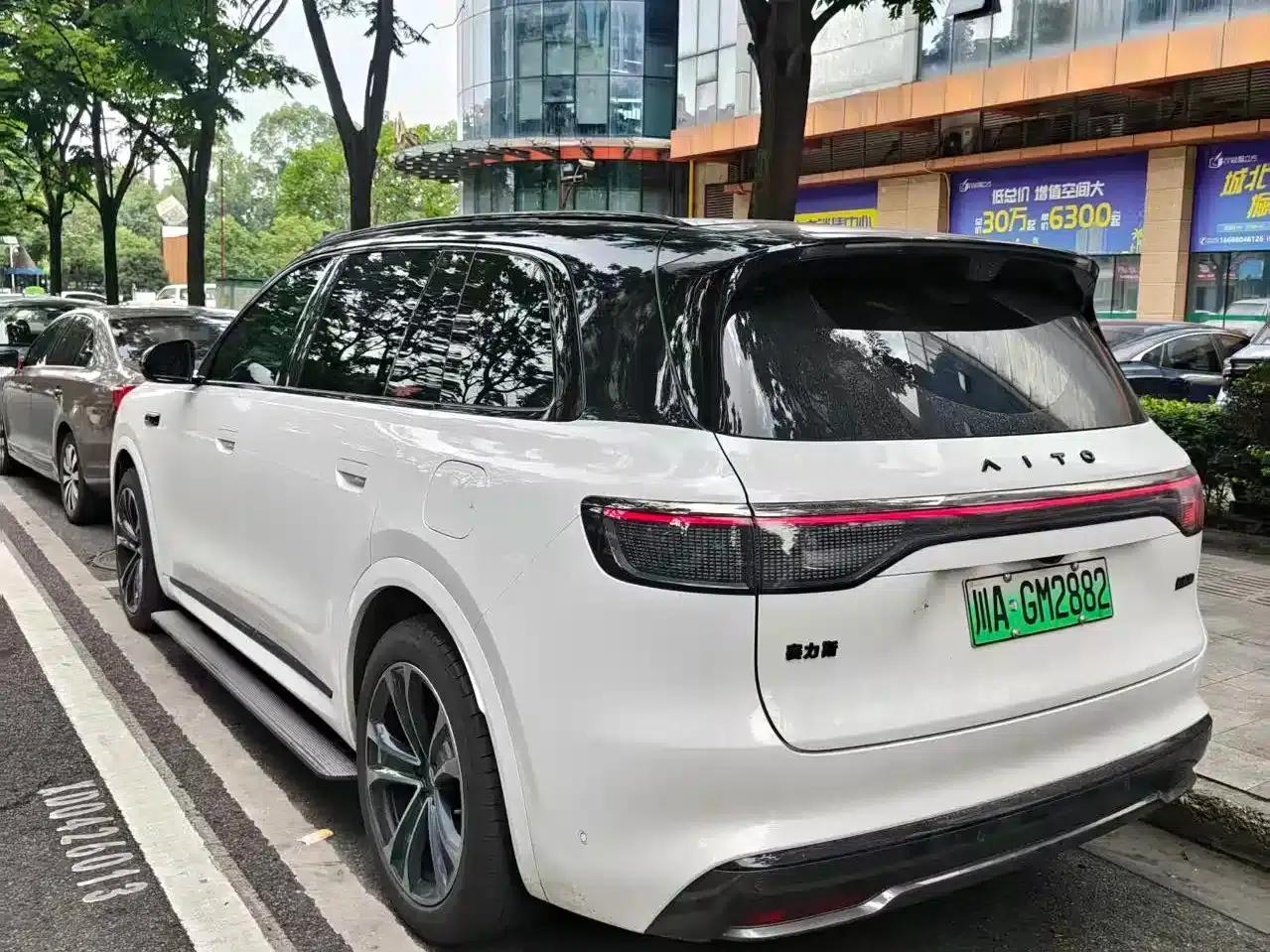 Wenjie M8 2025 Extended Range Max+ Version (53.4kWh, 6-seater, 192-line LiDAR) — миниатюра 3