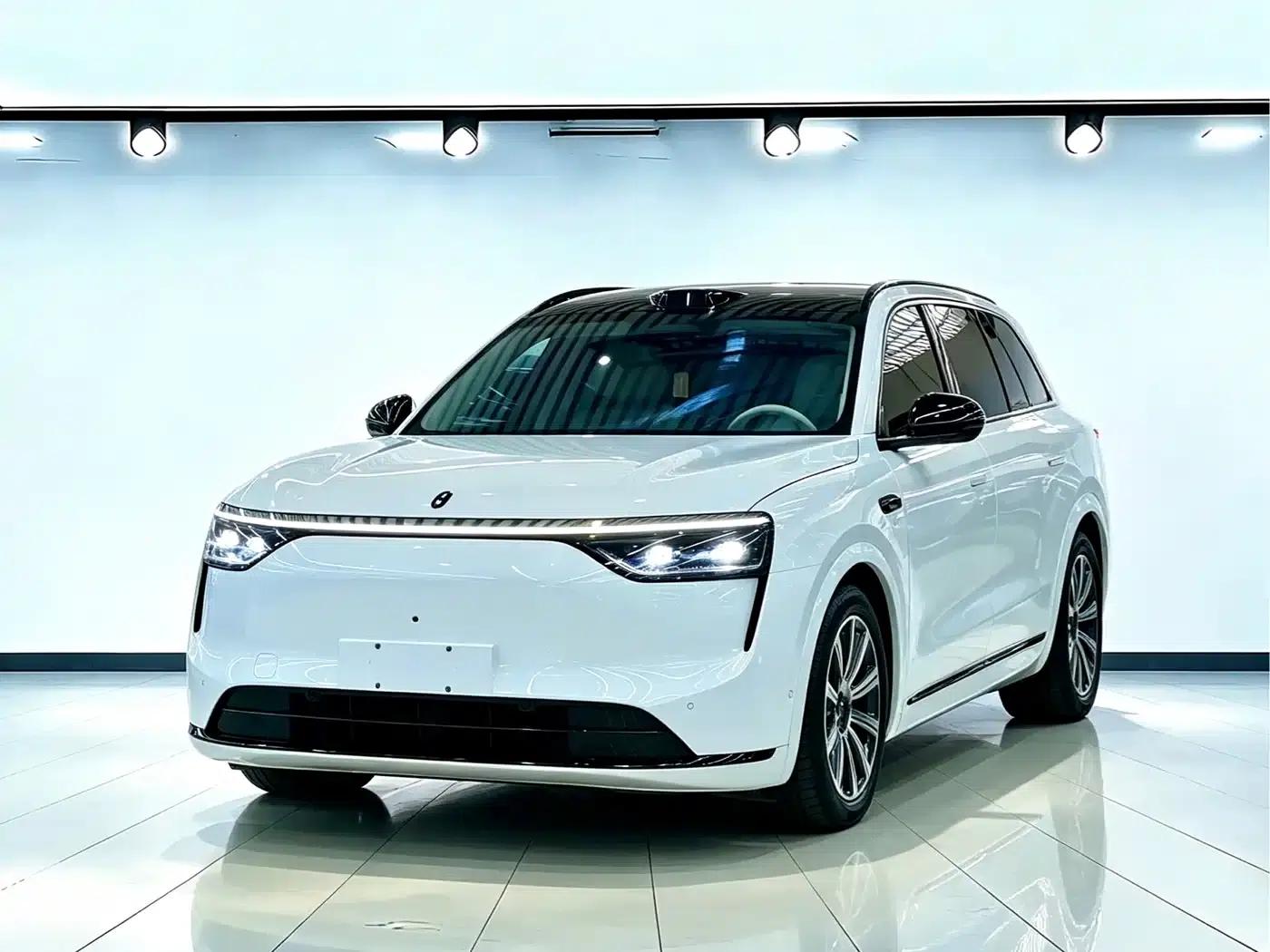 Wenjie M8 2025 Extended Range Max+ Version (53.4kWh, 6-seater, 192-line LiDAR) — миниатюра 1