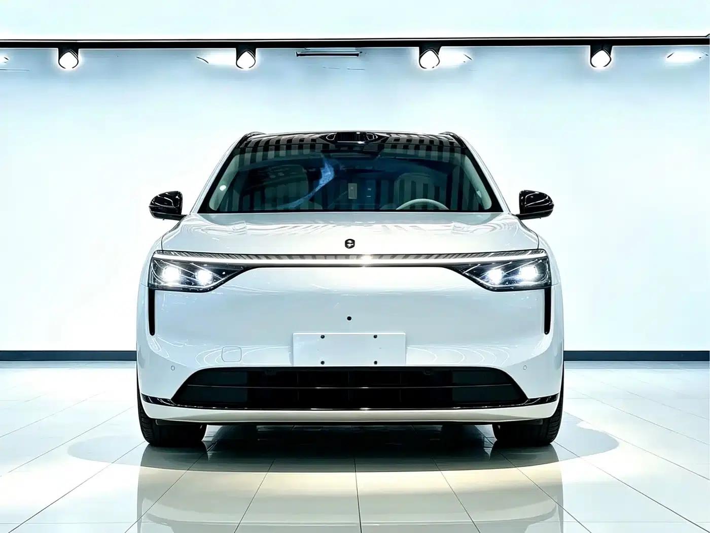 Wenjie M8 2025 Extended Range Max+ Version (53.4kWh, 6-seater, 192-line LiDAR) — миниатюра 2