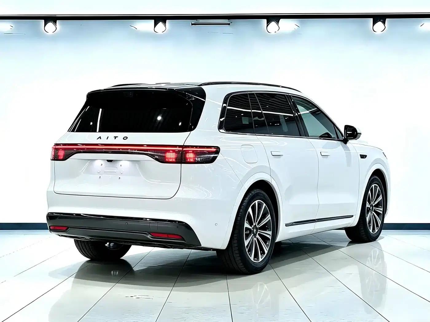 Wenjie M8 2025 Extended Range Max+ Version (53.4kWh, 6-seater, 192-line LiDAR) — миниатюра 4