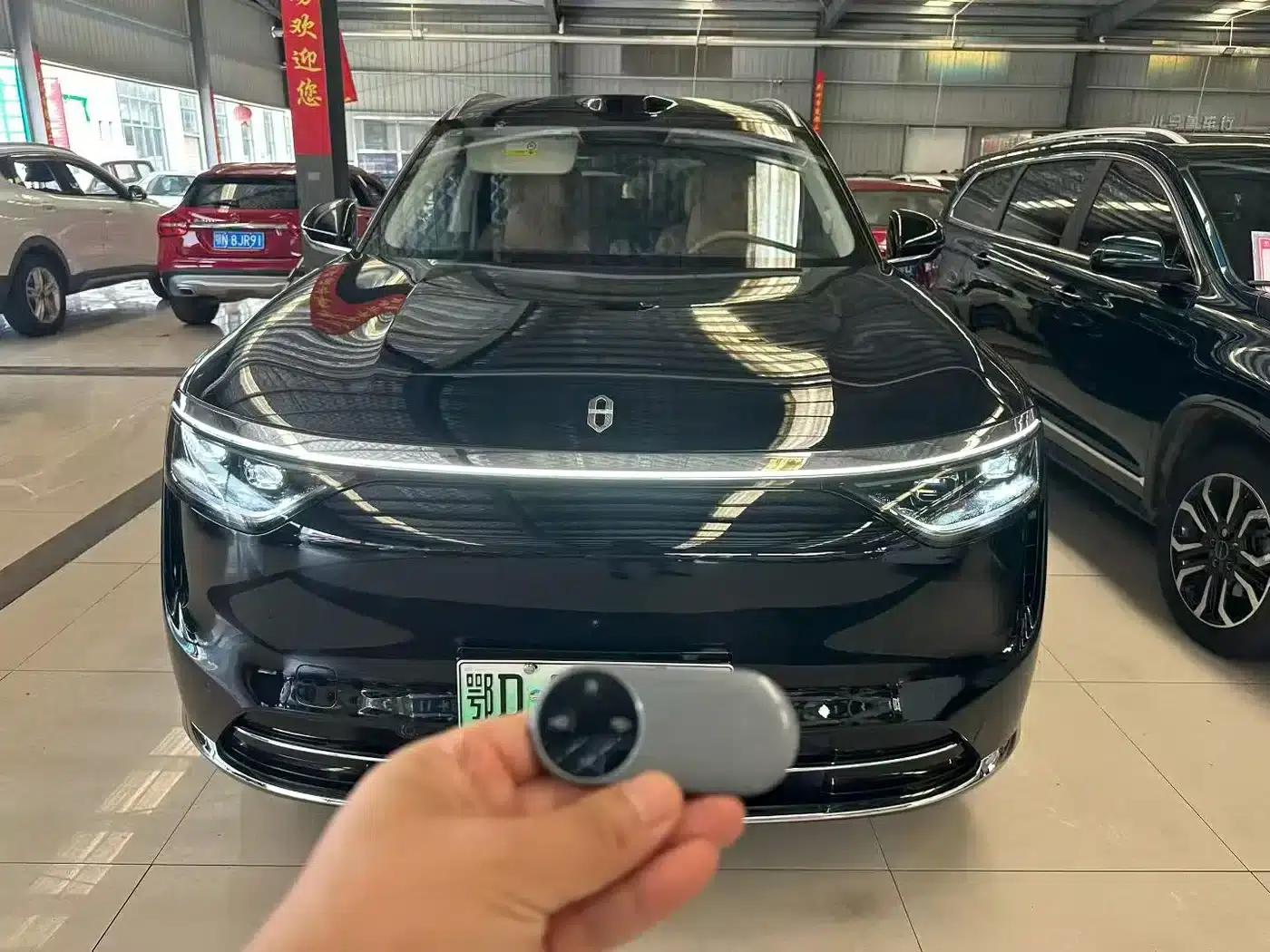 Wenjie M8 2025 Range Extended Ultra Edition 53.4kWh 6-Seat Version (192-line LiDAR) — миниатюра 2
