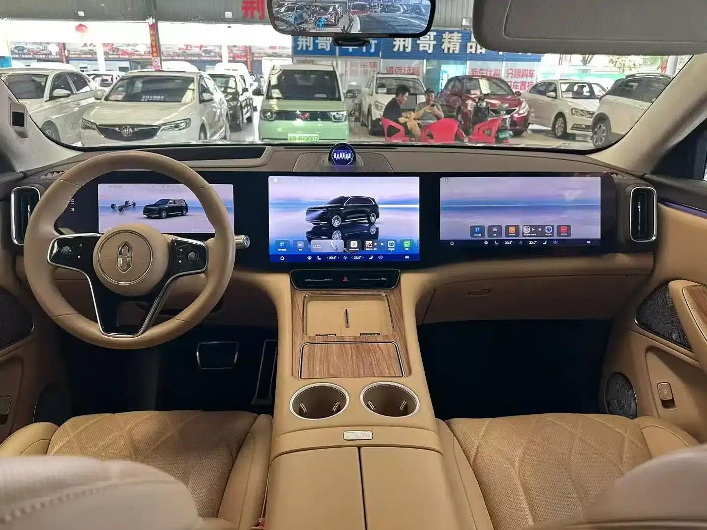 Wenjie M8 2025 Range Extended Ultra Edition 53.4kWh 6-Seat Version (192-line LiDAR) — миниатюра 4