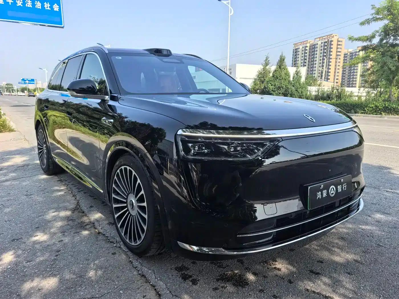 Wenjie M8 2025 Range Extended Ultra Edition 53.4kWh 6-Seat Version (192-line LiDAR) — миниатюра 2