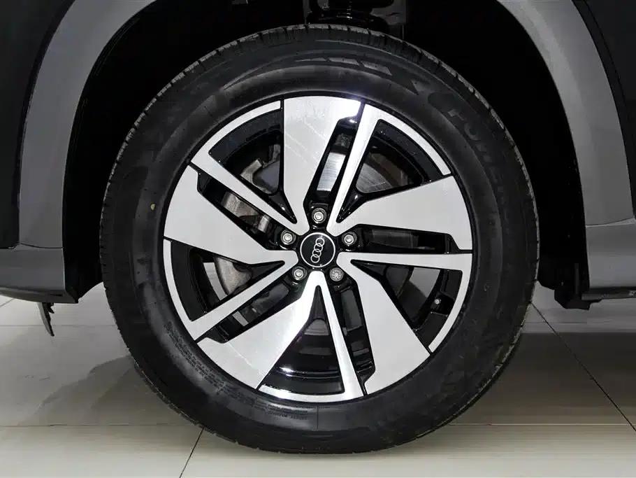 Audi Q6 2024 40 TFSI quattro Cloud View Edition, Feathered Forest Package, 7-seater — миниатюра 11