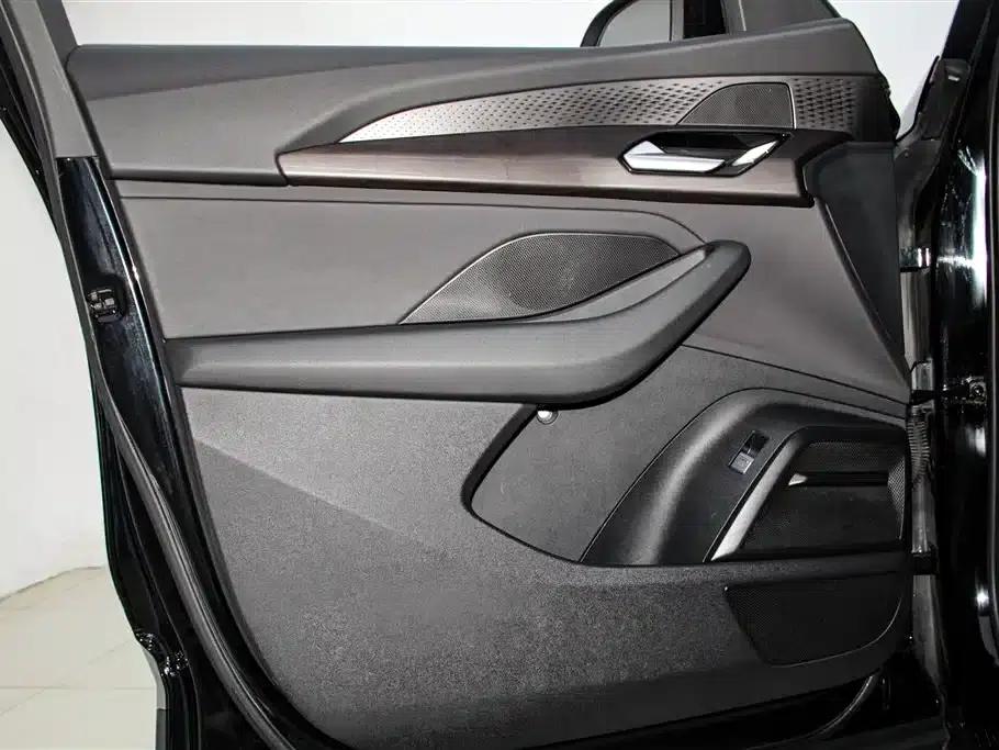 Audi Q6 2024 40 TFSI quattro Cloud View Edition, Feathered Forest Package, 7-seater — миниатюра 16