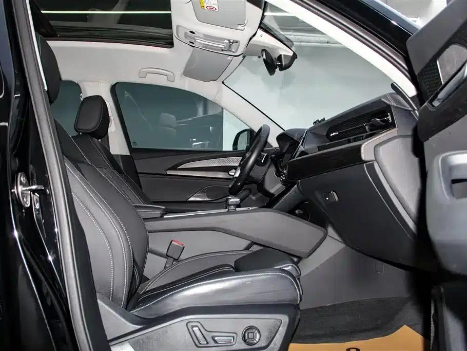 Audi Q6 2024 40 TFSI quattro Cloud View Edition, Feathered Forest Package, 7-seater — миниатюра 18