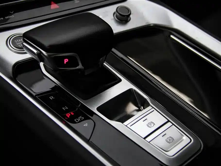 Audi Q6 2024 40 TFSI quattro Cloud View Edition, Feathered Forest Package, 7-seater — миниатюра 20