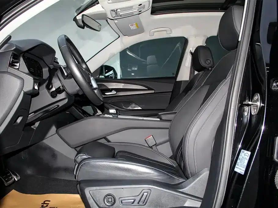Audi Q6 2024 40 TFSI quattro Cloud View Edition, Feathered Forest Package, 7-seater — миниатюра 22