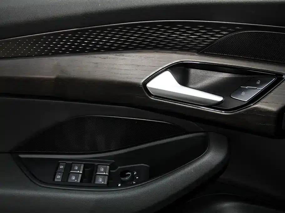 Audi Q6 2024 40 TFSI quattro Cloud View Edition, Feathered Forest Package, 7-seater — миниатюра 25
