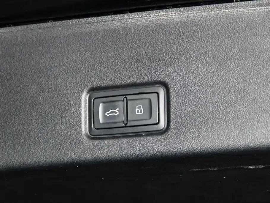 Audi Q6 2024 40 TFSI quattro Cloud View Edition, Feathered Forest Package, 7-seater — миниатюра 32