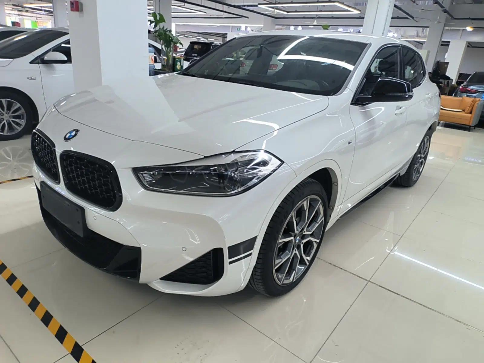 BMW X2 2021 Restyled sDrive25i Midnight Edition — миниатюра 1