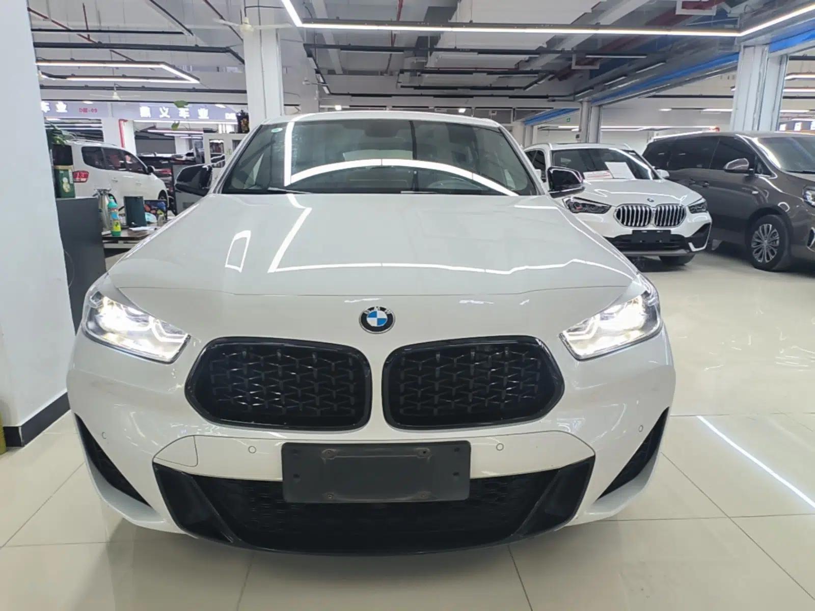 BMW X2 2021 Restyled sDrive25i Midnight Edition — миниатюра 2