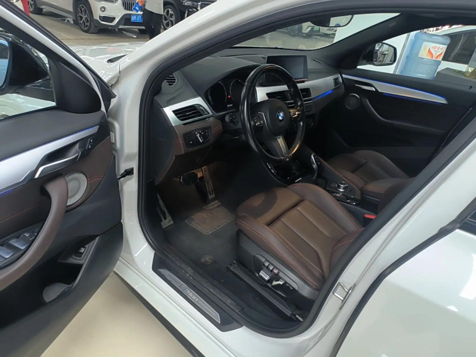 BMW X2 2021 Restyled sDrive25i Midnight Edition — миниатюра 18