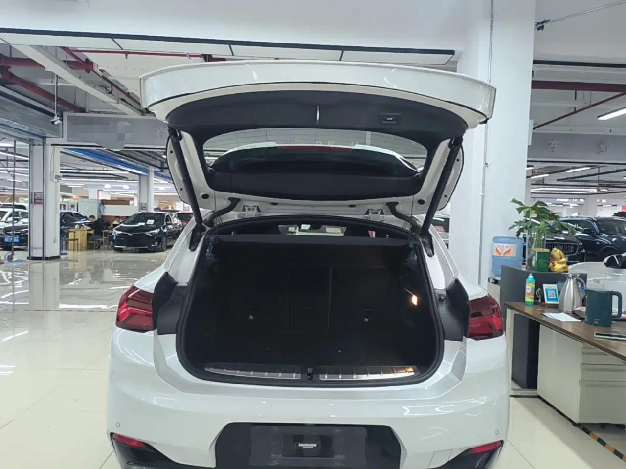 BMW X2 2021 Restyled sDrive25i Midnight Edition — миниатюра 22