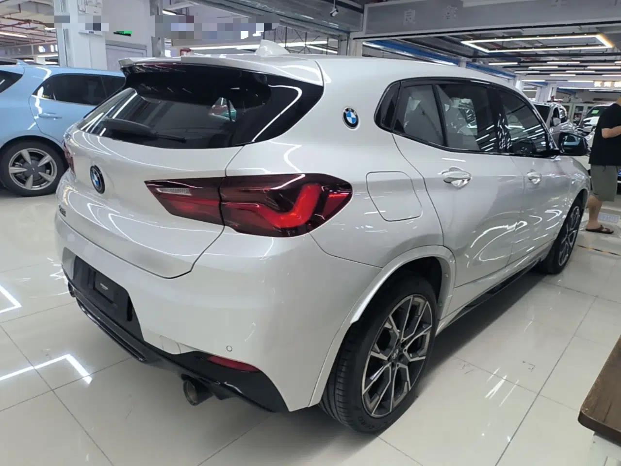 BMW X2 2021 Restyled sDrive25i Midnight Edition — миниатюра 6