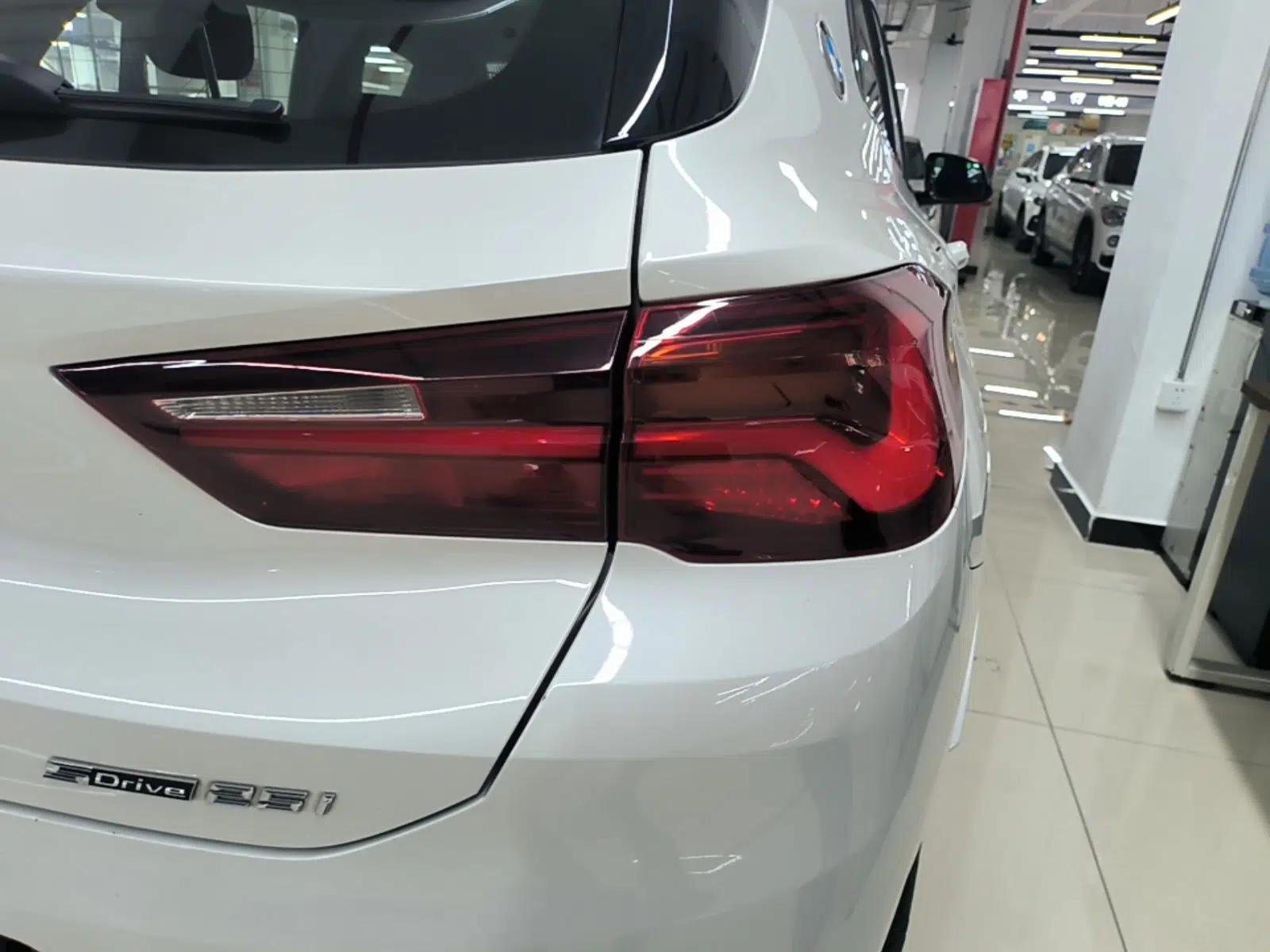 BMW X2 2021 Restyled sDrive25i Midnight Edition — миниатюра 9